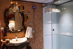 Palace on Wheels Super Deluxe Bathroom